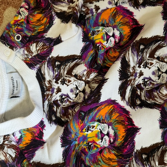 Bums & Roses 0-6M Crewneck “I ain’t lion’ - Picture 2 of 3